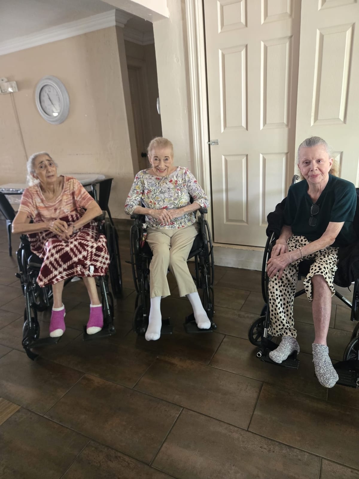 Residents together in a bright common room at Royal Palm Senior Residence.